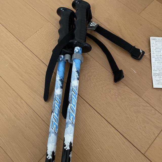 新品未使用タグ付き　スキーストック　100センチ スポーツ/アウトドアのスキー(ストック)の商品写真
