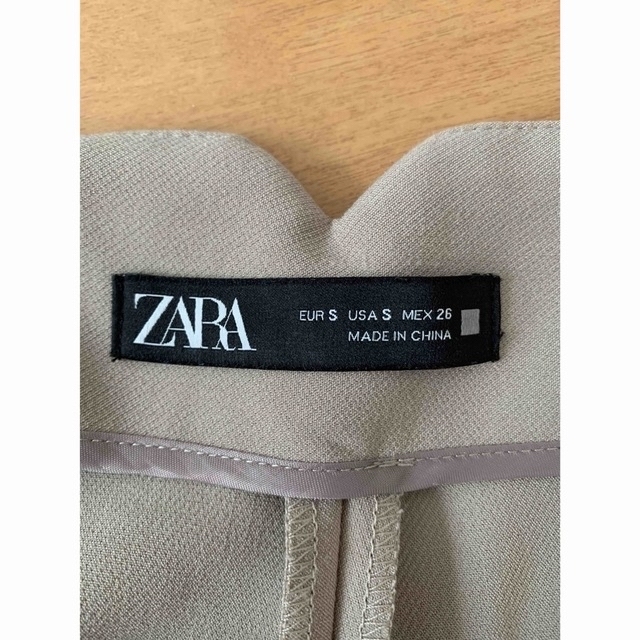 ZARA(ザラ)のハイウエストパンツ レディースのパンツ(カジュアルパンツ)の商品写真