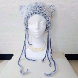 カシラ(CA4LA)の『キャットヤーンで編んだふわふわ猫耳ニット帽〈ロシアンブルー〉』ハンドメイド(ヘアアクセサリー)