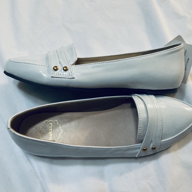 タグ付き☆makana エナメルローファー　ホワイト　Lサイズ レディースの靴/シューズ(ローファー/革靴)の商品写真