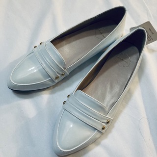 タグ付き☆makana エナメルローファー　ホワイト　Lサイズ(ローファー/革靴)