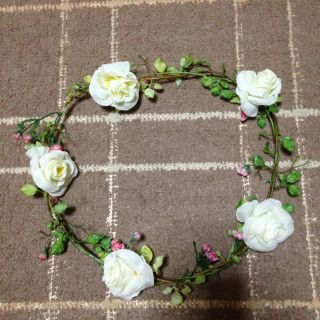 フラワーかんむり♥ホワイト♥値下げ(ヘアバンド)