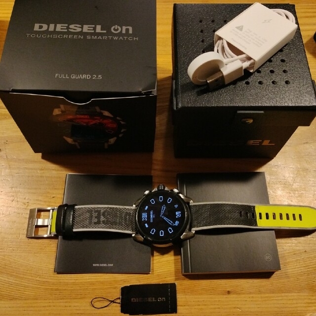 DIESEL(ディーゼル)のDIESEL スマートウォッチ DZT2012 メンズの時計(腕時計(デジタル))の商品写真