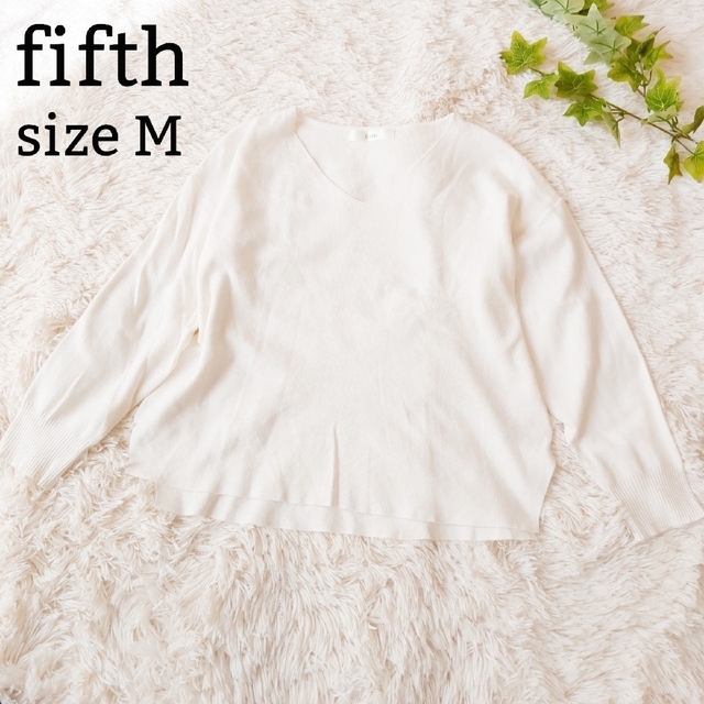 fifth(フィフス)のfifth　ニット　Vネック　白　sizeM　ホワイト　セーター レディースのトップス(ニット/セーター)の商品写真