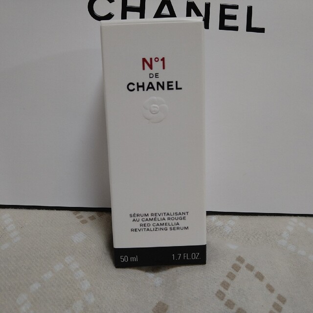 CHANEL(シャネル)のお値下げ中★新品未使用★シャネル★セラム N°1 ドゥ シャネル 50ml コスメ/美容のスキンケア/基礎化粧品(美容液)の商品写真