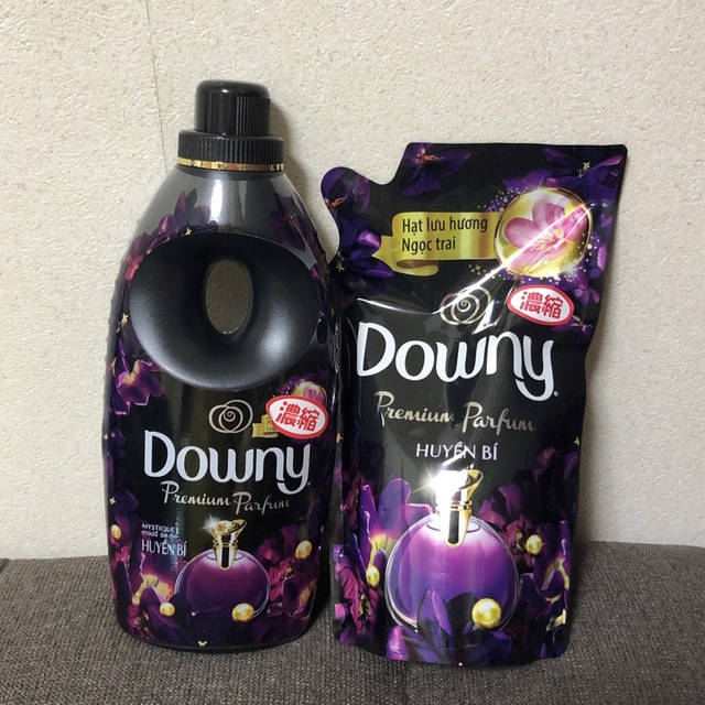 ダウニー　柔軟剤　ミスティーク　本体　詰め替え　セット　downy 黒　未使用 インテリア/住まい/日用品の日用品/生活雑貨/旅行(洗剤/柔軟剤)の商品写真