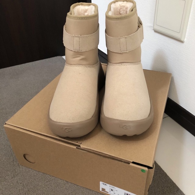 レア色サンドUGG M CLASSIC SクラシックS 24cm 男女兼用ブーツ