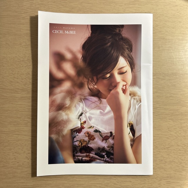 白石麻衣×CECIL McBEE カタログ　雑誌 エンタメ/ホビーのタレントグッズ(アイドルグッズ)の商品写真