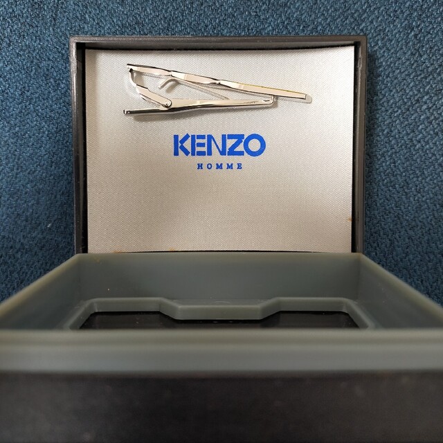 KENZO(ケンゾー)のKENZO HOMME ゴールド×シルバー タイピン メンズのファッション小物(ネクタイピン)の商品写真