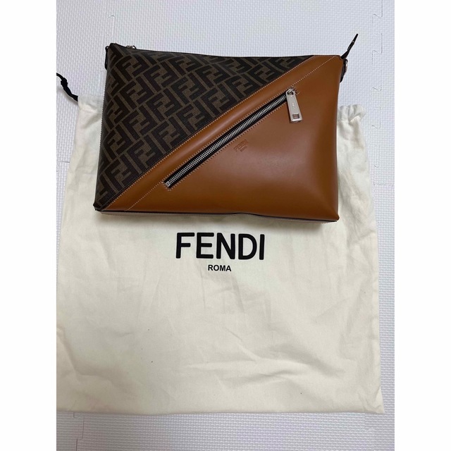 FENDI(フェンディ)の新品 FENDI フェンディ メッセンジャーバック メンズのバッグ(メッセンジャーバッグ)の商品写真