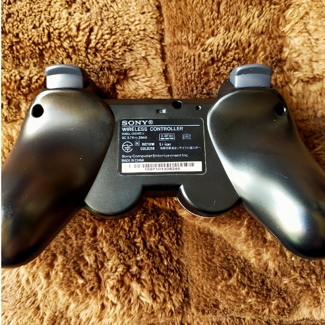 PS3　SONY純正ワイヤレスコントローラー エンタメ/ホビーのゲームソフト/ゲーム機本体(家庭用ゲーム機本体)の商品写真