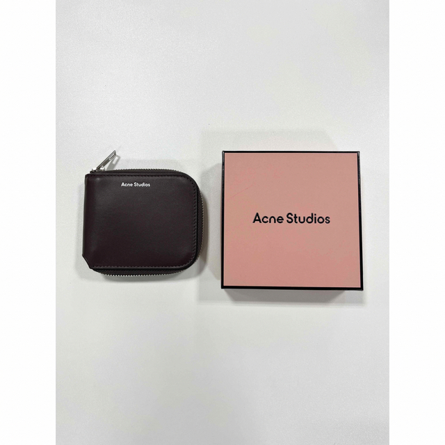 Acne Studios(アクネストゥディオズ)のAcne Studios アクネアクネストゥディオズ ラウンドジップ2つ折り財布 レディースのファッション小物(財布)の商品写真
