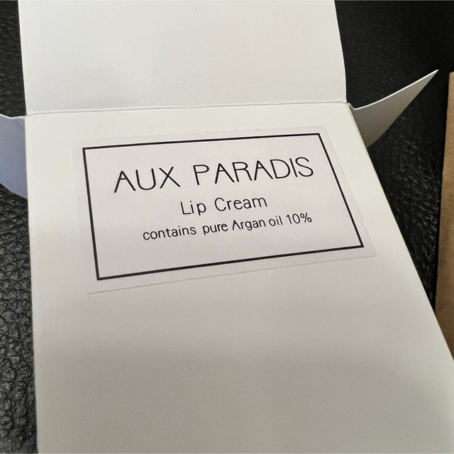 AUX PARADIS(オゥパラディ)の【新品未使用】AUX PARADIS  オゥパラディ リップクリーム コスメ/美容のスキンケア/基礎化粧品(リップケア/リップクリーム)の商品写真