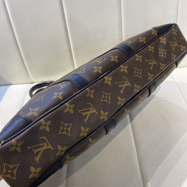 LOUIS VUITTON(ルイヴィトン)の☆ヴィトン☆ モノグラム ポルトドキュマン ヴォワヤージュ ビジネスバック メンズのバッグ(ビジネスバッグ)の商品写真