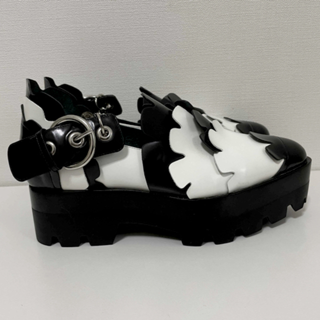 新品】MURBERRY 未使用品 チェーン付 ローファー 高級品市場