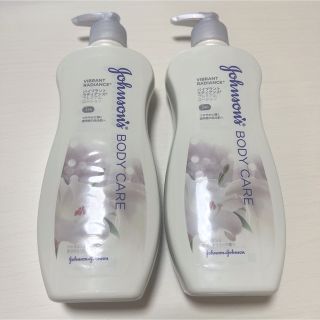 ジョンソンボディケア(Johnson's BODY CARE)の【2個セット】ボディクリーム　ジャスミンとホワイトリリーの香り(ボディクリーム)