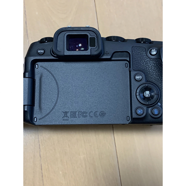 Canon(キヤノン)の★5%OFFクーポン期間限定値下げ！Canon ミラーレスEOS RP ボディ スマホ/家電/カメラのカメラ(ミラーレス一眼)の商品写真