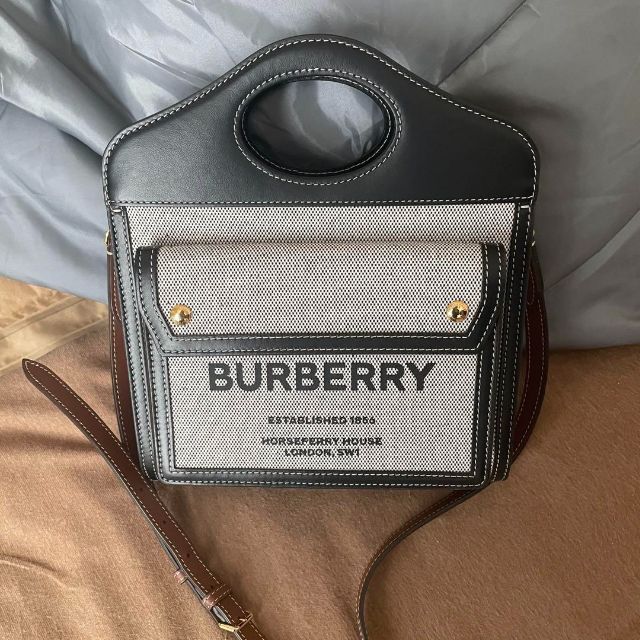 人気商品!】 - BURBERRY BURBERRYミニ ポケットバッグ キャンバス
