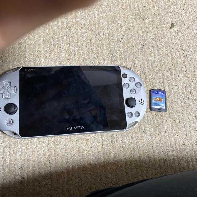 ゲームソフト/ゲーム機本体「PlayStation®Vita（PCH-2000シリーズシルバー　ピーポ専用