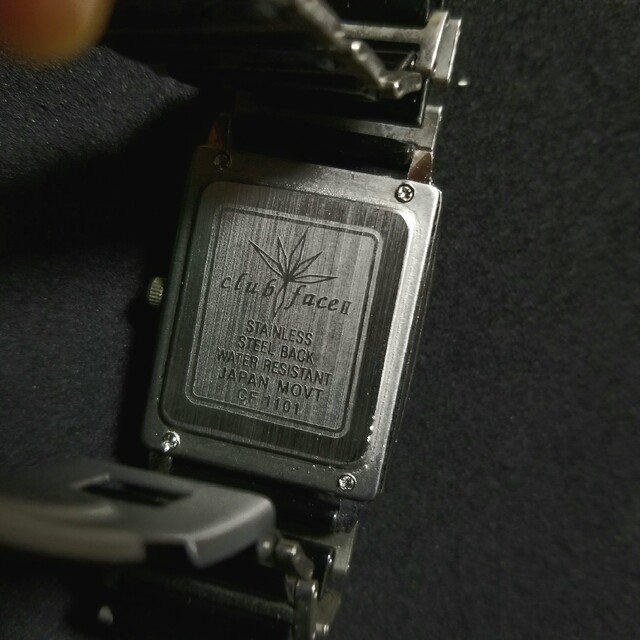腕時計　ブラックメタル　稼働中　ストーン メンズの時計(金属ベルト)の商品写真