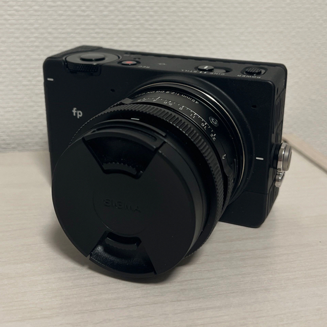 SIGMA(シグマ)のSIGMA fp レンズキット スマホ/家電/カメラのカメラ(ミラーレス一眼)の商品写真