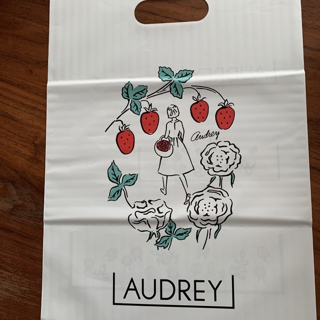 オードリー グレイシア ミルク 1箱 8個入　AUDREY 食品/飲料/酒の食品(菓子/デザート)の商品写真