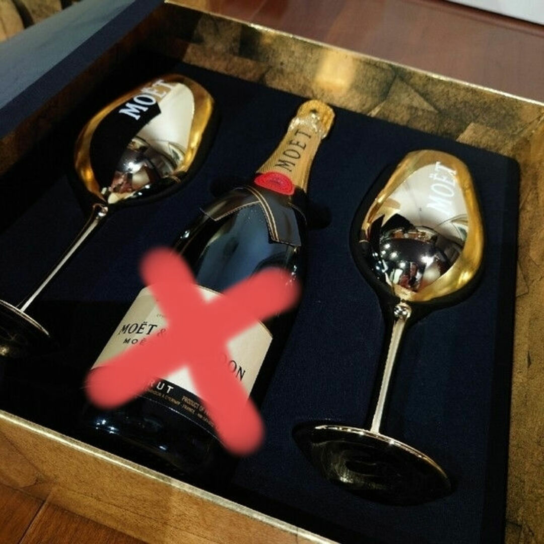 MOËT & CHANDON(モエエシャンドン)のモエシャンゴールドグラス2脚 食品/飲料/酒の酒(シャンパン/スパークリングワイン)の商品写真