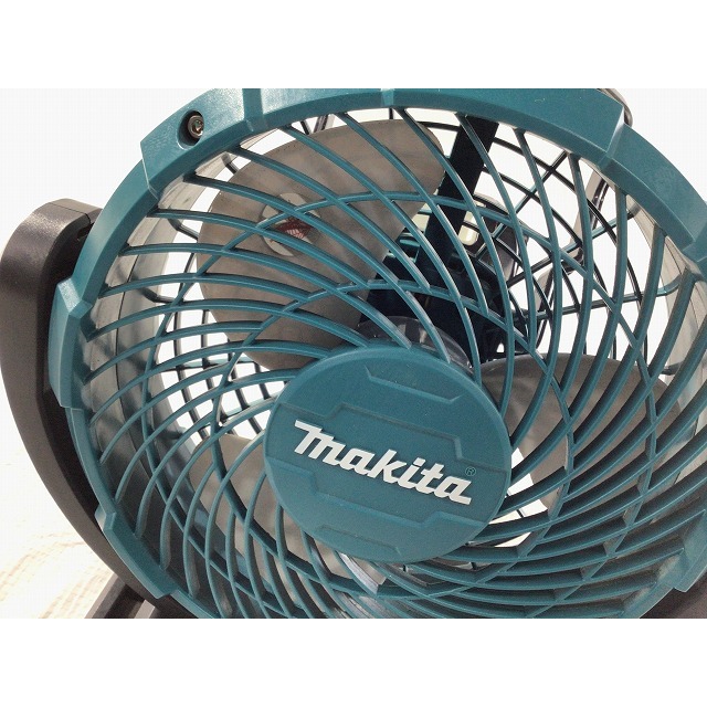 ☆比較的綺麗 セット品☆makita マキタ 18V 6.0AH リチウムイオンバッテリー BL1860B 充電式ファン CF102D 扇風機 首振り機能付 67084