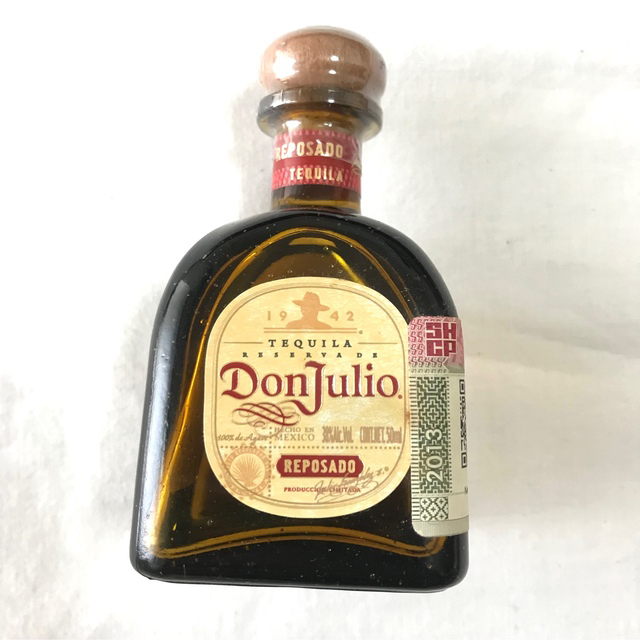 送料込 新品 テキーラ ドンフリオ Don Julio メキシコ 酒  食品/飲料/酒の酒(その他)の商品写真