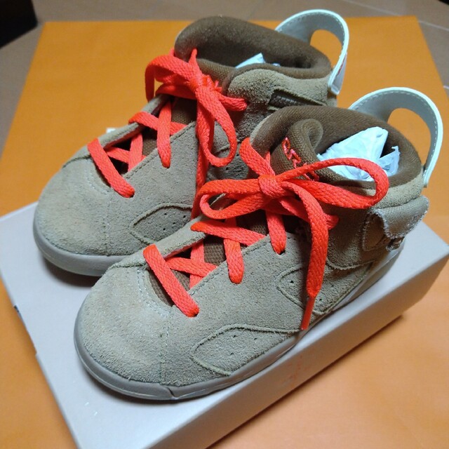 NIKE(ナイキ)のjordan6 TRAVIS 15センチ キッズ/ベビー/マタニティのキッズ靴/シューズ(15cm~)(スニーカー)の商品写真