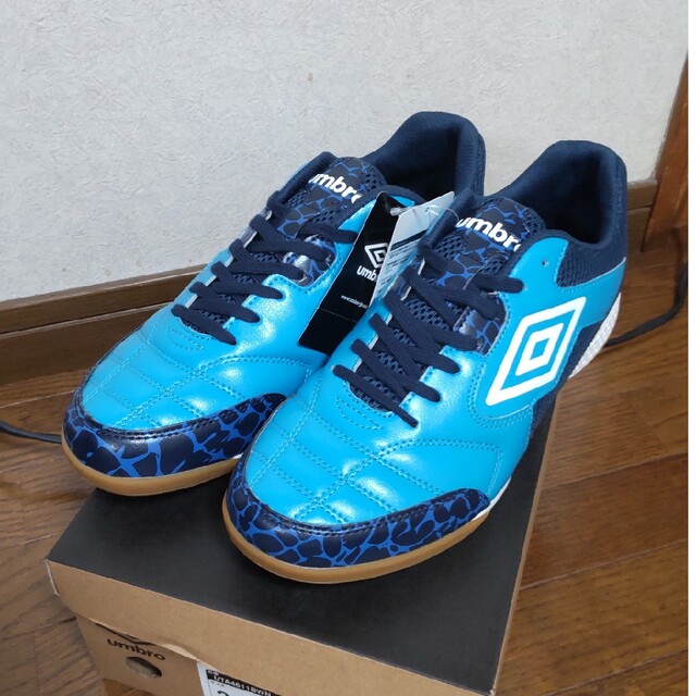 UMBRO(アンブロ)の【新品未使用】umbro フットサルシューズ スポーツ/アウトドアのサッカー/フットサル(シューズ)の商品写真