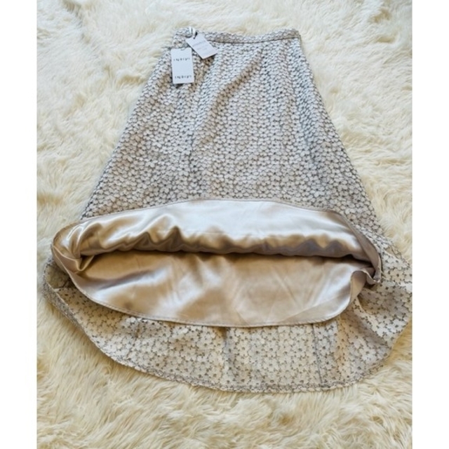 INDIVI(インディヴィ)の【どーな様】新品タグ付き フラワーレースロングスカート 36 ホワイト レディースのスカート(ロングスカート)の商品写真