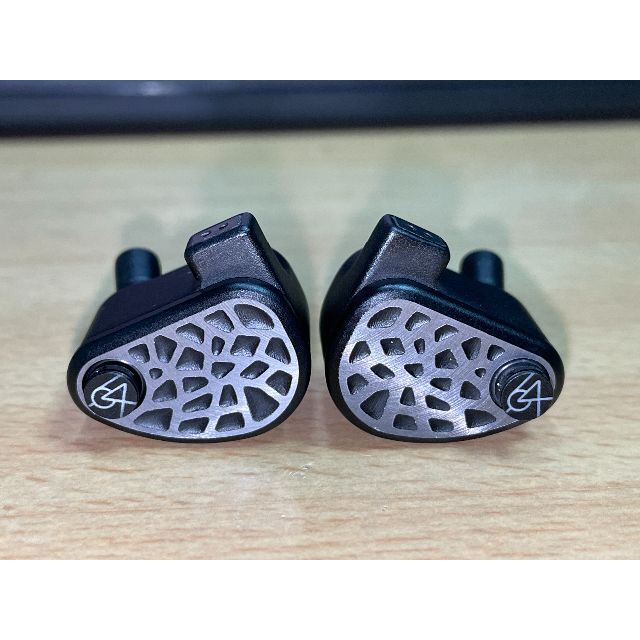 64 AUDIO U18s スマホ/家電/カメラのオーディオ機器(ヘッドフォン/イヤフォン)の商品写真