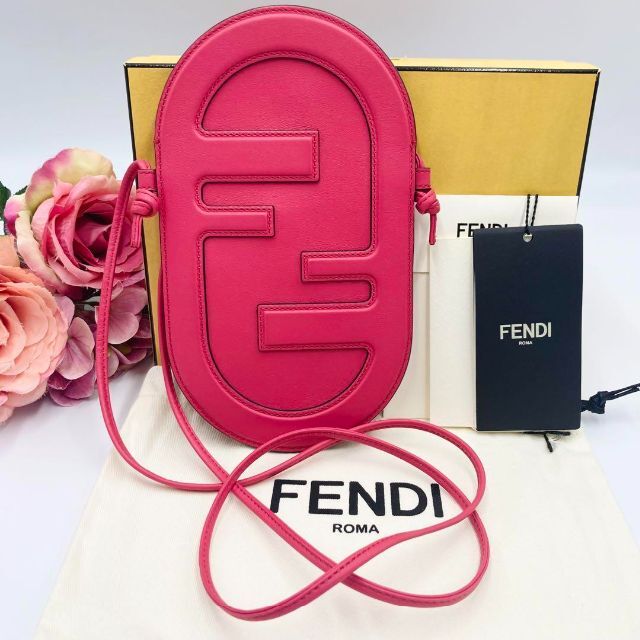 FENDI(フェンディ)の♡フェンディ♡雑誌掲載 オーロック フォン ホルダー iPhone12 ケース レディースのバッグ(ショルダーバッグ)の商品写真