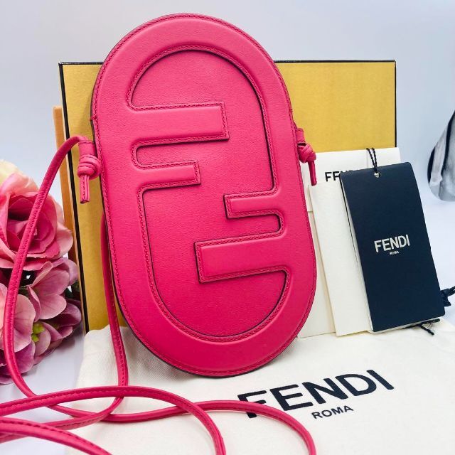 FENDI(フェンディ)の♡フェンディ♡雑誌掲載 オーロック フォン ホルダー iPhone12 ケース レディースのバッグ(ショルダーバッグ)の商品写真