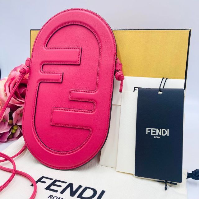 FENDI(フェンディ)の♡フェンディ♡雑誌掲載 オーロック フォン ホルダー iPhone12 ケース レディースのバッグ(ショルダーバッグ)の商品写真