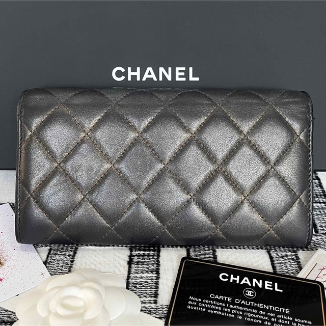 CHANEL(シャネル)のCHANEL レア美品✨マトラッセ　ブラック×ゴールドラメ　フラップウォレット レディースのファッション小物(財布)の商品写真