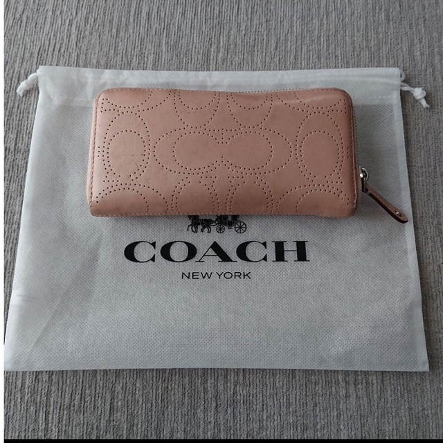 COACH(コーチ)のCOACH レザーピンク長財布 レディースのファッション小物(財布)の商品写真