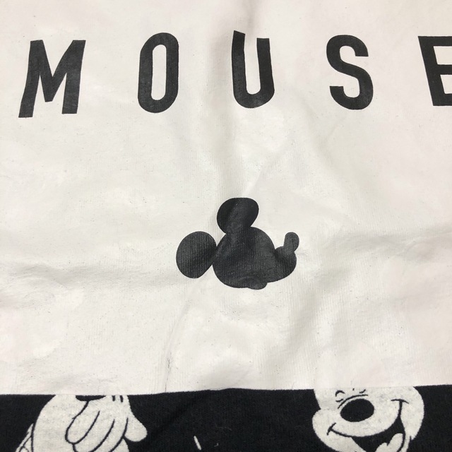 Disney(ディズニー)のディズニー　総柄　黒　半袖　ティシャツ　ミッキー レディースのトップス(Tシャツ(半袖/袖なし))の商品写真