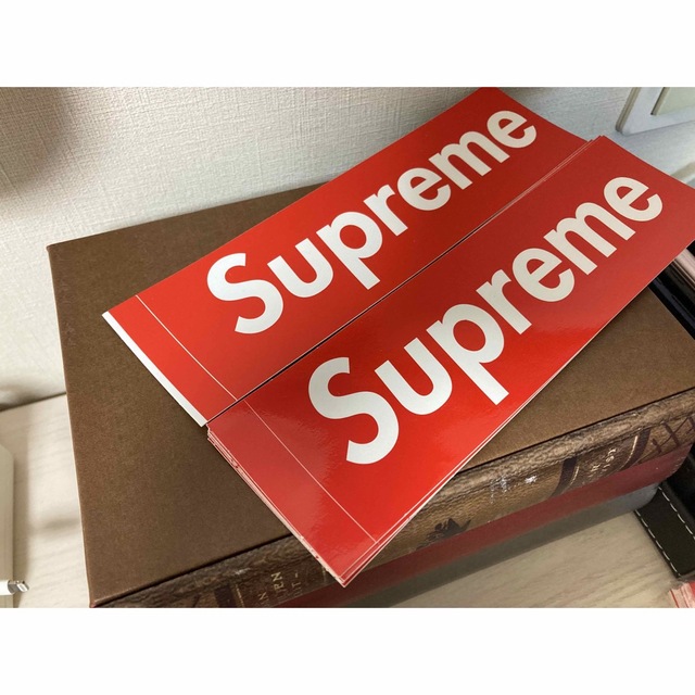 Supreme(シュプリーム)のsupreme ボックスロゴステッカー　200枚セット エンタメ/ホビーの声優グッズ(ステッカー（シール）)の商品写真