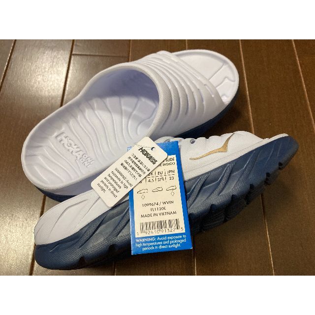 HOKA ONE ONE(ホカオネオネ)のホカオネオネ リカバリーサンダル「オラリカバリー スライド」23.0cm 白紺 レディースの靴/シューズ(サンダル)の商品写真