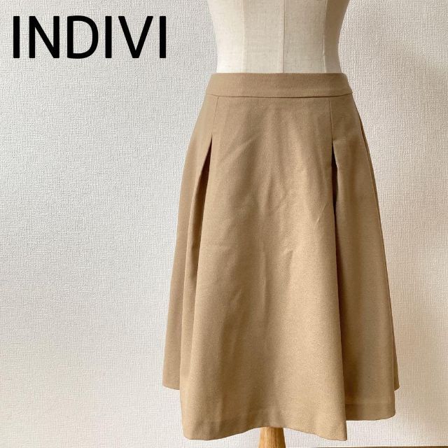 INDIVI(インディヴィ)のINDIVI  インディヴィ ベージュ　フレアスカート レディースのスカート(ひざ丈スカート)の商品写真