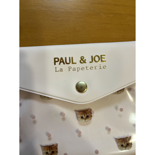 PAUL & JOE(ポールアンドジョー)のPAUL& JOE iPhone SEケースとマスクケースセット スマホ/家電/カメラのスマホアクセサリー(iPhoneケース)の商品写真