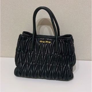 ミュウミュウ(miumiu)のmiumiu マトラッセ バッグ(ショルダーバッグ)