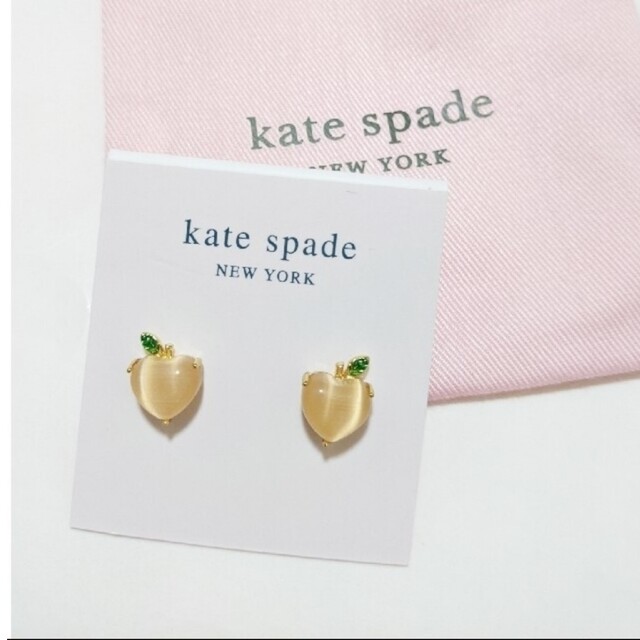 kate spade new york(ケイトスペードニューヨーク)の【新品】kate spade ケイトスペード フルーツサラダピーチスタッドピアス レディースのアクセサリー(ピアス)の商品写真