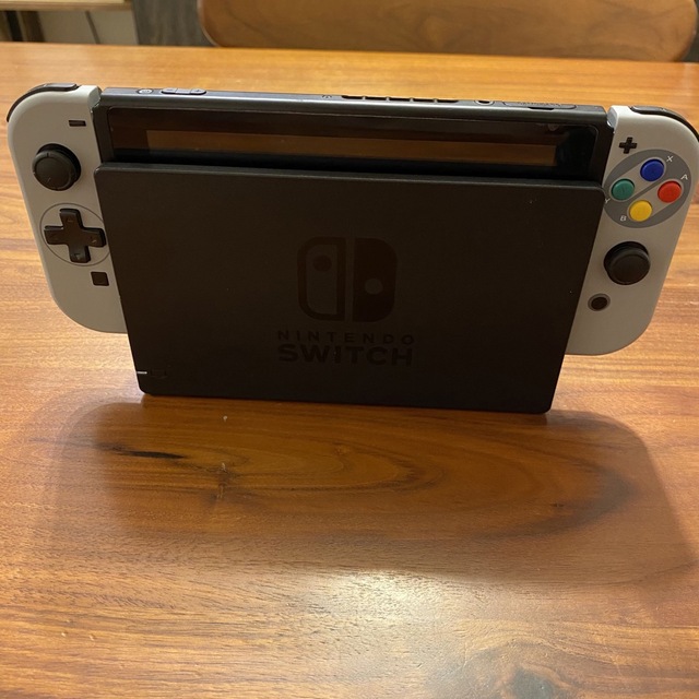 Nintendo Switch(ニンテンドースイッチ)のニンテンドースイッチ　ジョイコン カスタム スーパーファミコン風 エンタメ/ホビーのゲームソフト/ゲーム機本体(家庭用ゲーム機本体)の商品写真