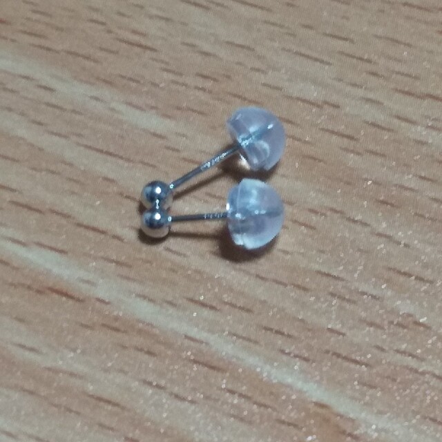 Pt900丸玉ピアス 2.5mm レディースのアクセサリー(ピアス)の商品写真