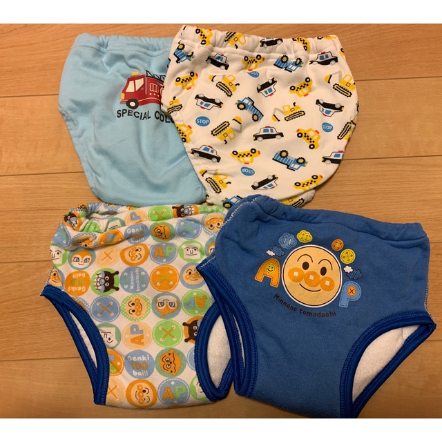 アカチャンホンポ(アカチャンホンポ)のトイトレパンツ4枚 キッズ/ベビー/マタニティのおむつ/トイレ用品(トレーニングパンツ)の商品写真