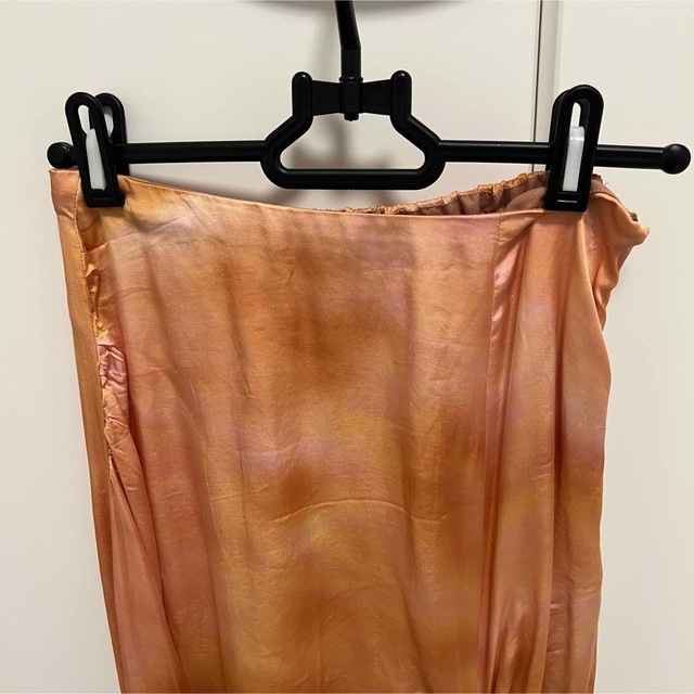 SLY(スライ)のDAZED DYE SATIN SHIRRING SK スカート レディースのスカート(ロングスカート)の商品写真