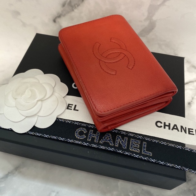 CHANEL(シャネル)の【美品☆28番台】CHANEL ココマーク コンパクトウォレット/レッド レディースのファッション小物(財布)の商品写真